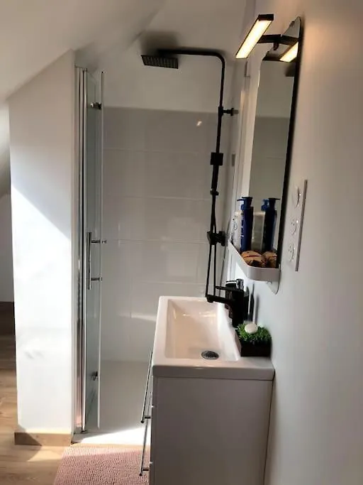 Home Sweet Home Loos 0*,  France